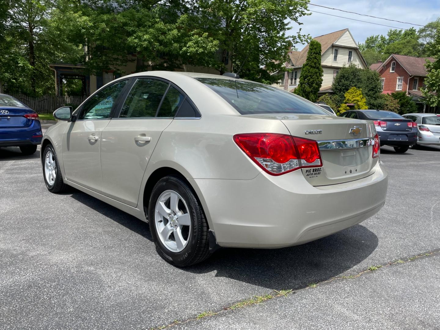 2016 Chevrolet Cruze 2LT Auto (1G1PE5SB8G7) with an 1.4L L4 DOHC 16V TURBO engine, 6-Speed Automatic transmission, located at 101 N. Main Street, Muncy, PA, 17756, (570) 546-5462, 41.207691, -76.785942 - Photo#3